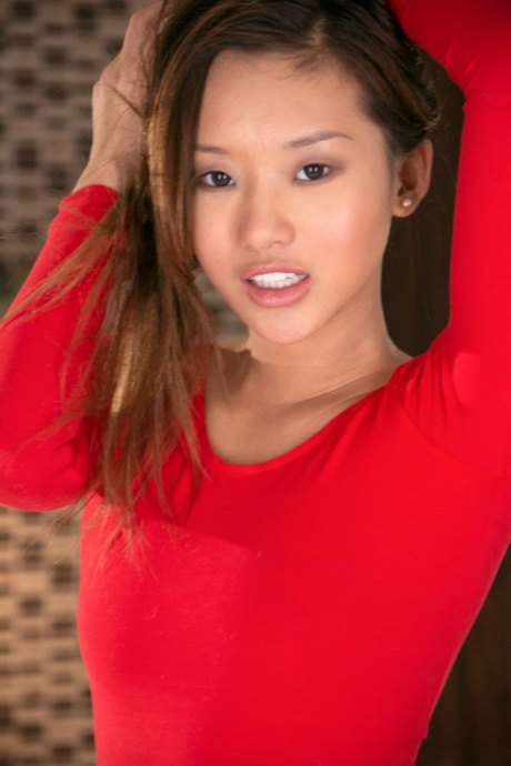 Alina Li pornostar hd archivio