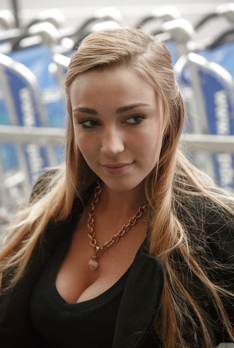 Kendra Sunderland stella sexy immagini