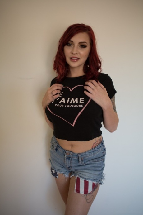 Amber Ivy parte superiore della pornostar immagine