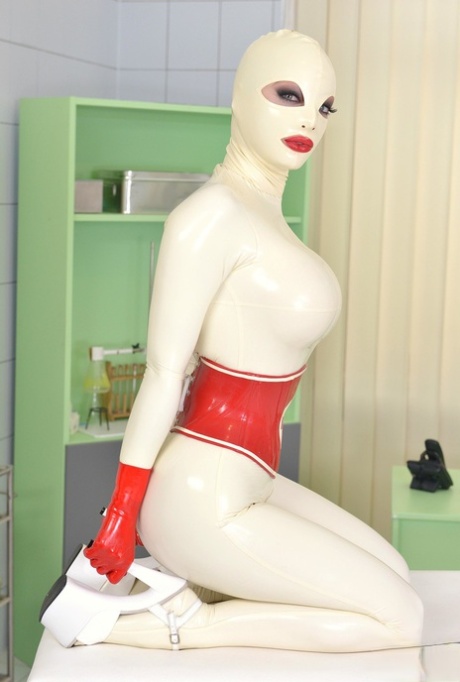 Latex Lucy pornostar erotico archivio